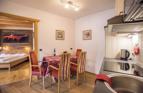 Mareo Ski Chalet | Pet-friendly Apartment "Villa Anita Pares" with Mountain View, Sauna, Wi-Fi, Terrace & Balcony