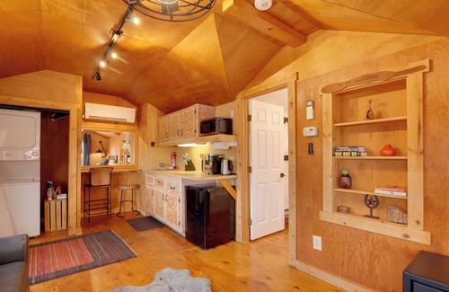 Apple Valley Apartment | Pet-Friendly Apple Valley Getaway w/Fire Pit!