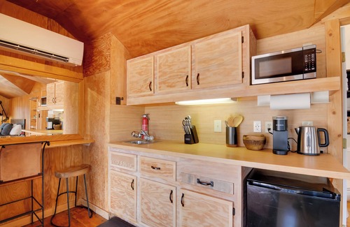 Apple Valley Apartment | Pet-Friendly Apple Valley Getaway w/Fire Pit!