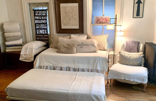 Ithaca Apartment | Pet Friendly Apt, Perfect Downtown Location, Walk To Cornell and IC & Everywhere