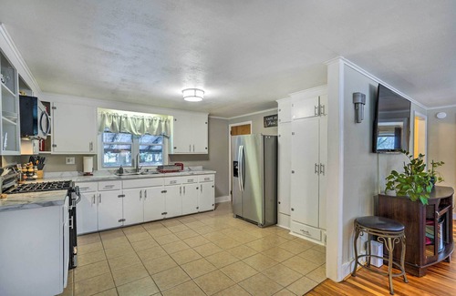 Auburn House | Pet-Friendly Auburn Home Near Owasco Lake!