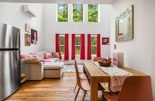 Ridgecrest House | Pet Friendly Barbie House w/Hot Tub, 5 Min from Town/15 Min to Asheville
