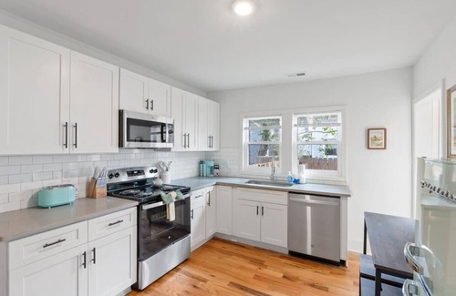 Downtown House | Pet Friendly Bart Street Abode