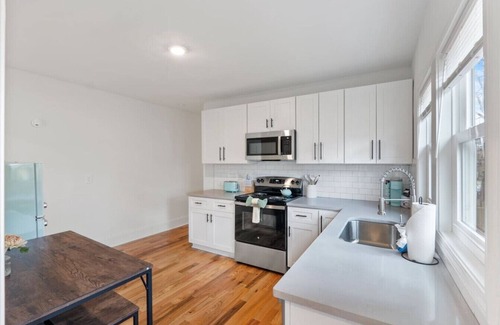 Downtown House | Pet Friendly Bart Street Abode