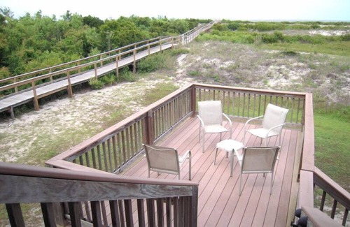 Oceanmarsh Subdivision House | Pet Friendly! Beachfront, Wi-Fi, Sleeps 8-10!