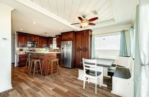 Galveston House | Pet Friendly Beachfront Home inlc. Patio w/Tiki Bar & Great Gulf Views