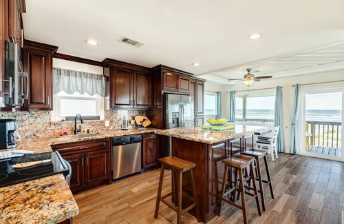 Galveston House | Pet Friendly Beachfront Home inlc. Patio w/Tiki Bar & Great Gulf Views