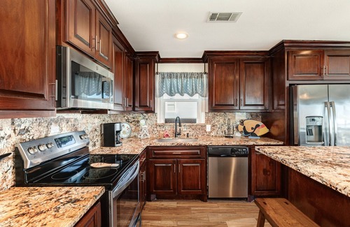 Galveston House | Pet Friendly Beachfront Home inlc. Patio w/Tiki Bar & Great Gulf Views