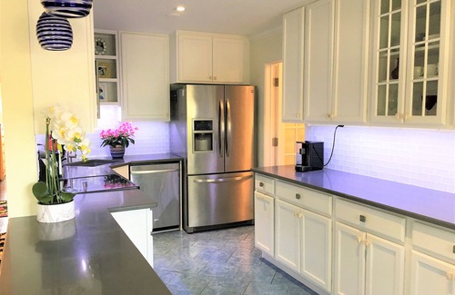 Lake Park House | Pet Friendly Beachy Home in the Heart of Naples! Multi Month Discount!