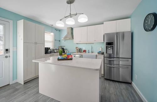 St. Louis House | Pet Friendly - BIG Yard - Fast Wi-Fi - Sleeps 10 - Easy access to I-55 downtown