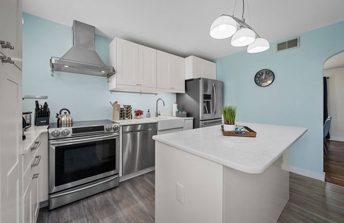 St. Louis House | Pet Friendly - BIG Yard - Fast Wi-Fi - Sleeps 10 - Easy access to I-55 downtown