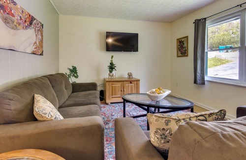 Ridgecrest House | Pet-Friendly Black Mountain Vacation Home with Deck