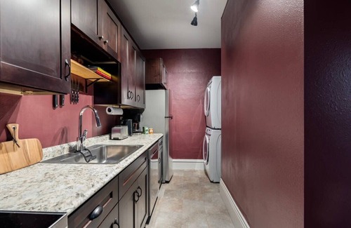 Sandpoint House | Pet friendly Boutique Townhome w/Sauna & Hot tub