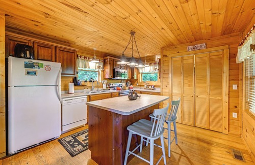 Bryson City Cabin | Pet-Friendly Bryson City Cabin w/Fire Pit + Deck!