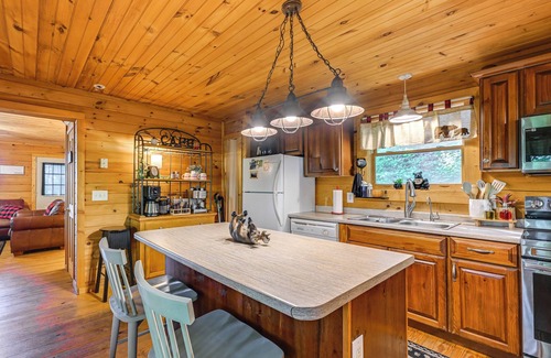 Bryson City Cabin | Pet-Friendly Bryson City Cabin w/Fire Pit + Deck!