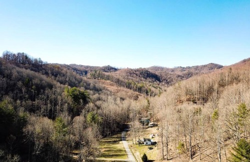 Deep Gap House | Pet friendly cabin on 5 Acres near Boone & parkway
