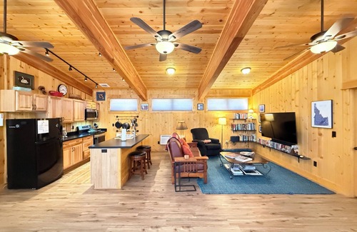 Island Park Cabin | Pet-Friendly Cabin | 34 MI to YNP | Cozy Cabin