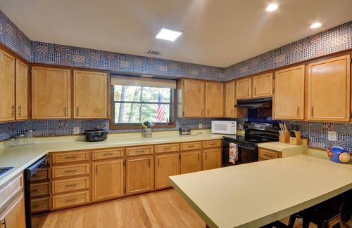 Jacksons' Gap Cabin | Pet-Friendly Cabin w/Dock on Lake Martin!