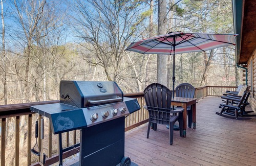 Lake Lure Cabin | Pet-Friendly Cabin w/Loft: 5 Mi to Lake Lure!