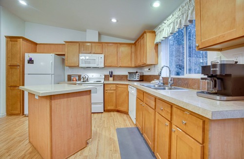 Cascade House | Pet-Friendly Cascade Vacation Rental w/Fire Pit!