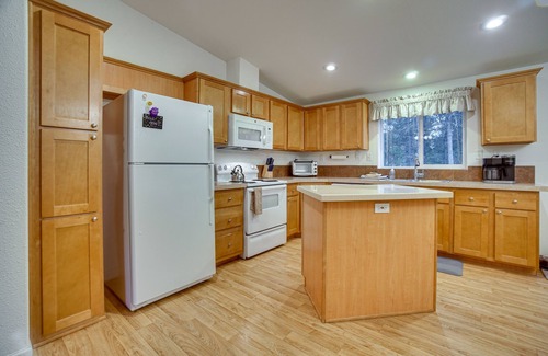 Cascade House | Pet-Friendly Cascade Vacation Rental w/Fire Pit!