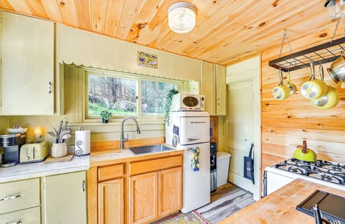 Grand Gorge Cottage | Pet-Friendly Catskills Retreat: Fire Pit & Deck!