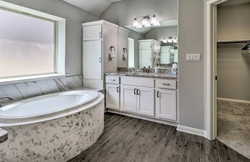 Pflugerville House | Pet-friendly & Charming Pflugerville Home ~ 25 Mi to Austin!