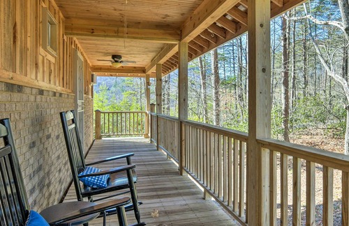 Cleveland Cabin | Pet-Friendly Cleveland Cabin w/ Fire Pit!