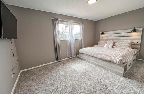 Rustic Hills Villa | Pet Friendly Close to all Attractions. MTN Views!