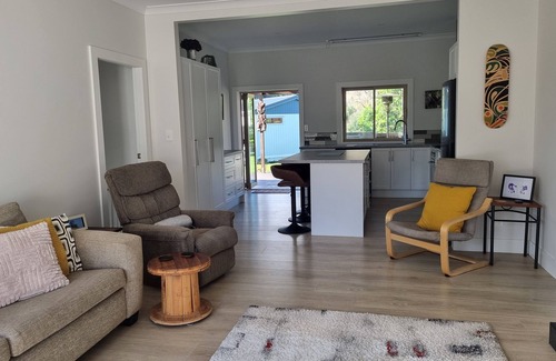 Coromandel House | Pet Friendly/Close to Town/Quiet Location/Internet/Smart TV/Fisherman Friendly