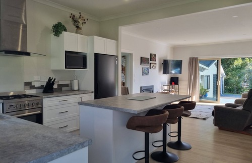 Coromandel House | Pet Friendly/Close to Town/Quiet Location/Internet/Smart TV/Fisherman Friendly