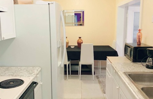 Malibu Groves House | PET FRIENDLY & CLOSE TO CAMPING/DOWNTOWN ORLANDO