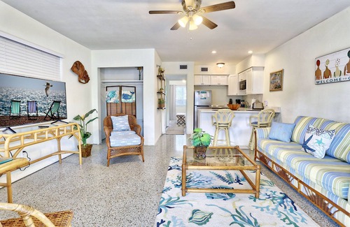Gulfport Condo | Pet Friendly~ Close to Art Galleries and Beaches