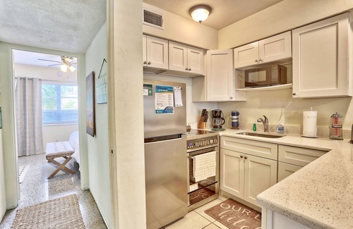 Gulfport Condo | Pet Friendly~ Close to Art Galleries and Beaches