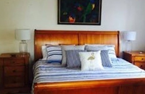 Collaroy Apartment | Pet friendly coastal retreat with ocean views. 5 min walk from beach.