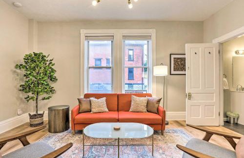 East Walnut HIlls Apartment | Pet-Friendly Condo with Deck about 3 Mi to Dtwn!