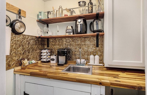 West Ashley Apartment | Pet Friendly & Convenient 2 Bedroom with private fenced in yard and Hottub