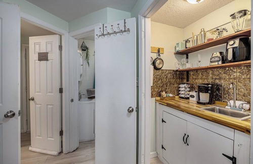 West Ashley Apartment | Pet Friendly & Convenient 2 Bedroom with private fenced in yard and Hottub