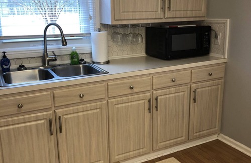 Mount Airy House | PET FRIENDLY Cottage in the Country near MAYBERRY.