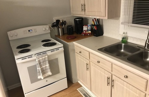 Mount Airy House | PET FRIENDLY Cottage in the Country near MAYBERRY.