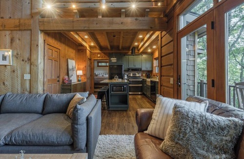 Morganton Cabin | Pet-Friendly Cozy Cabin w/Long Range Mtn Views