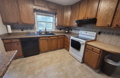 The Dalles House | Pet Friendly, Cozy Home, Near Hospital