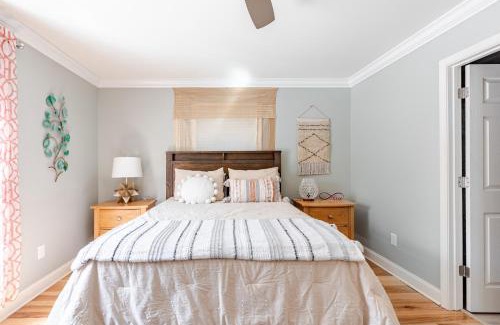 Woodfin Apartment | Pet Friendly - Cozy Nut Shell