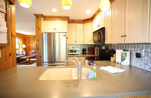 Thornton House | Pet Friendly Deluxe White Mountain Private Retreat for a memorable family vacation! (WV68T)