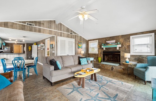 Folly Beach House | Pet Friendly, Dock, & Rooftop deck - Repeat Guest Favorite!