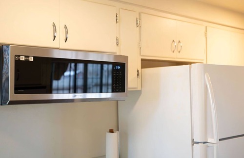 Farmington House | Pet Friendly - Downtown Farmington - 6+ Months Minimum