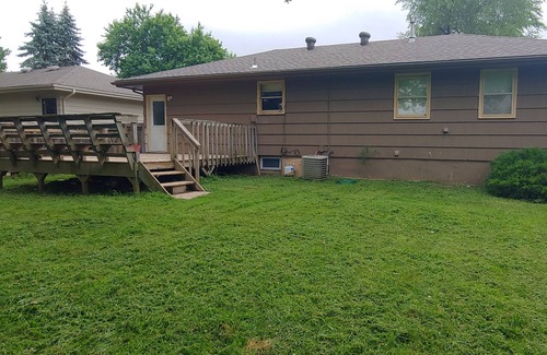 South Kansas City House | Pet friendly & EV charger 3 bed room house
