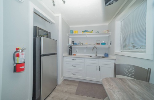 Matlacha Hotel | Pet-Friendly/Family-Friendly Waterfront Vacation Rental + Free Boat Dockage!
