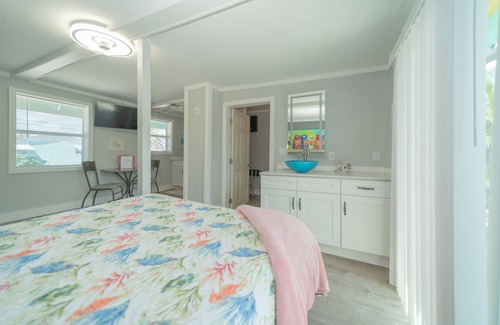 Matlacha Hotel | Pet-Friendly/Family-Friendly Waterfront Vacation Rental + Free Boat Dockage!