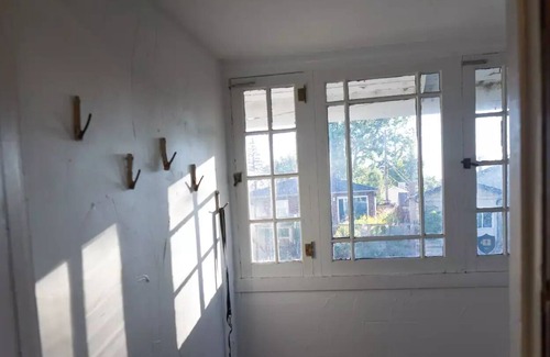 Berkeley House | Pet Friendly, Family Friendly near Tennyson Art District